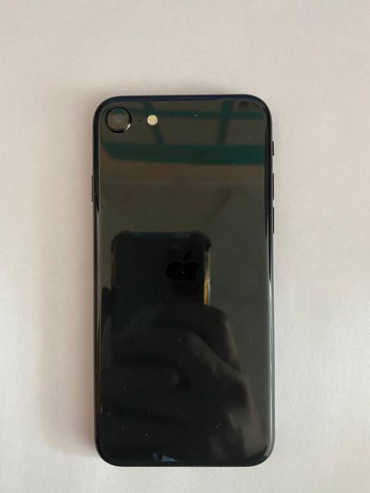 СРОЧНО !!! Продам Iphone SE 2020 года 128 гб .