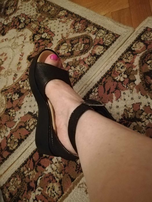 Sandale super elegante PREGO! noi noute la jumatate de pret.