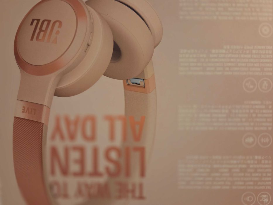 Безжични слушалки JBL Live 670NC