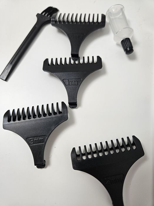 Mașină de tuns NOUĂ portabila cu display digital. 

Pretul este fix! D