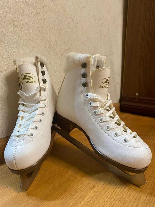 Продам фигурные коньки