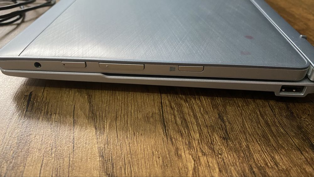 Acer планшет/ноутбук +тастатура TouchScreen