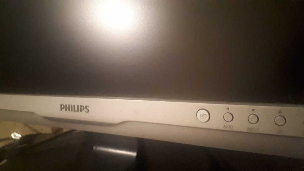 Монитор Philips 1440х900