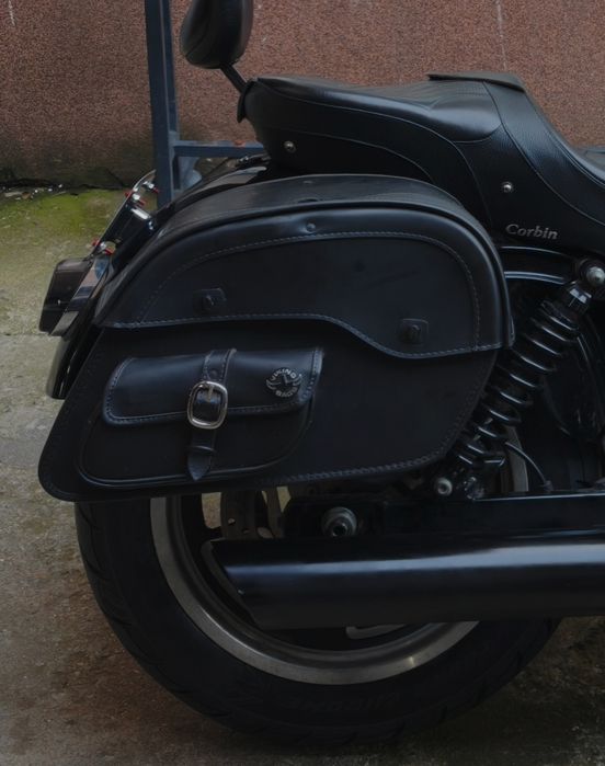 Vând Genți Moto de piele neagră, închidere cheie marca Viking