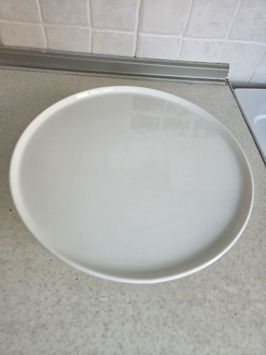 Тортовница фарфоровая .