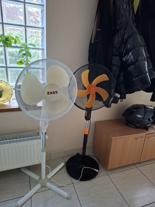 Se vand doua Ventillatoare 100 lei ambele