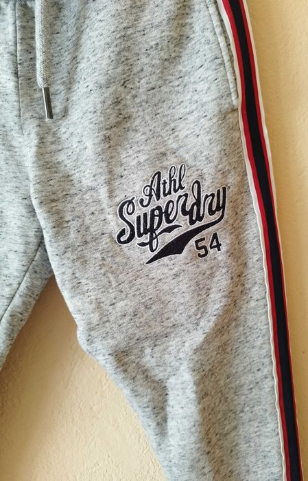 100% Оригинално страхотно мъжко ватирано спортно долнище SUPERDRY!