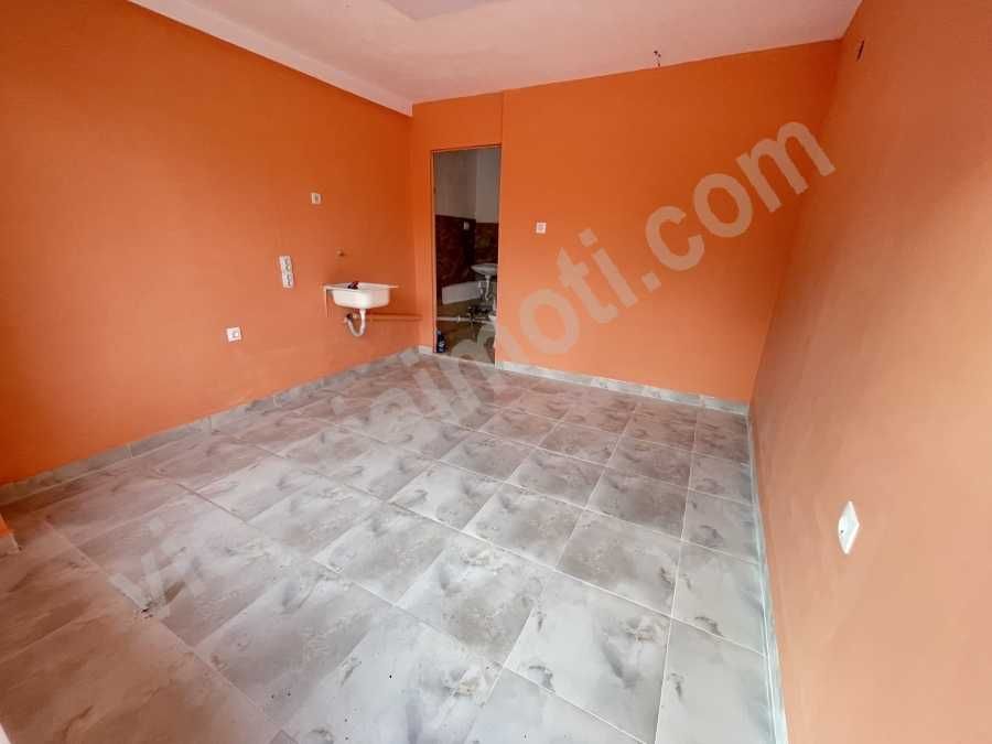 Дава се под наем Промишлена сграда в Велико Търново, Акация - 15 кв.м за 153 € - Снимка #1