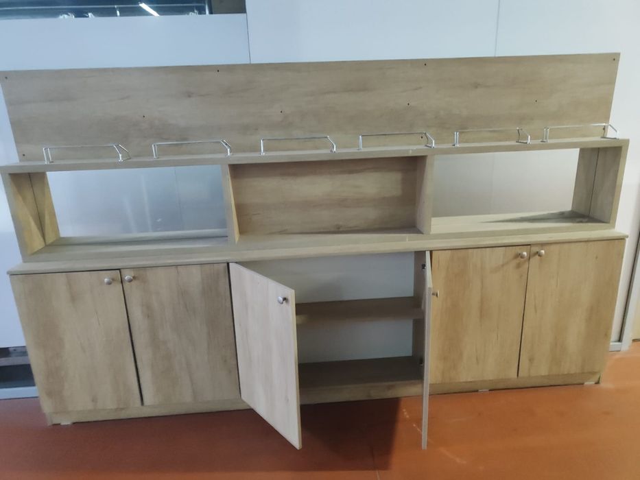 Шкаф на ресторан