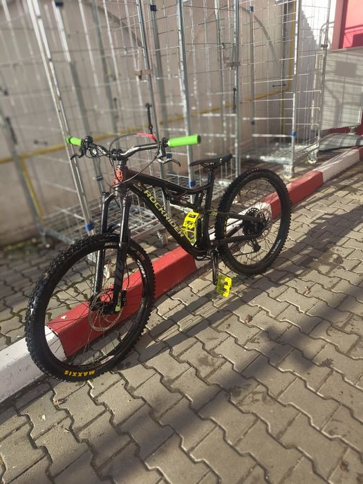 Vând piesele de la bicicleta asta și piesele din a 3 a poza