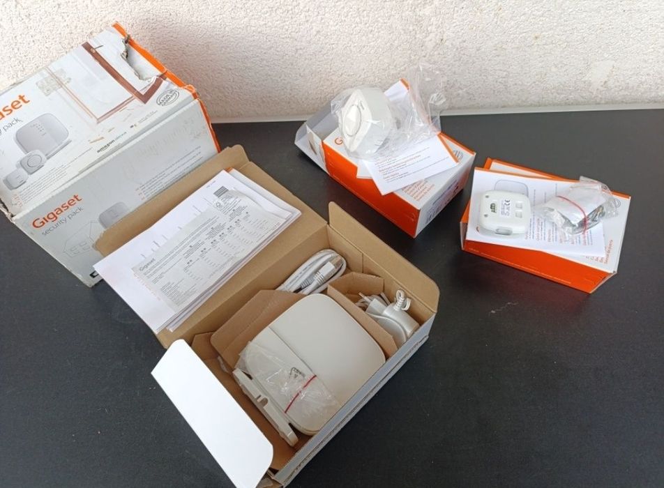 Kit Gigaset sistem de alarma baza senzor de usa si sirena app casa