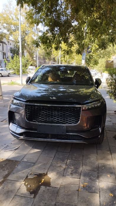 Продам машину Li One в идеальном состояние