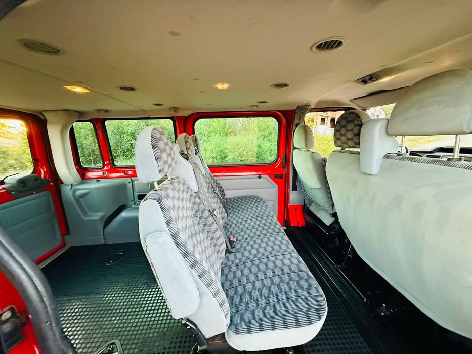 Ford Transit 2.2 TDCI 140cp 8+1 locuri