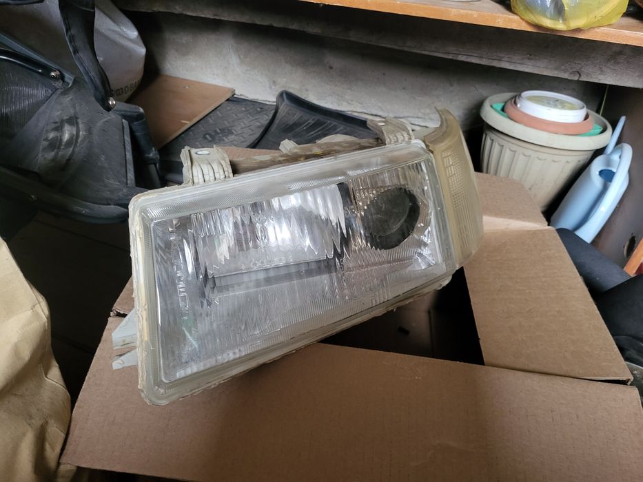 Продам оригинальные фары ваз 2110