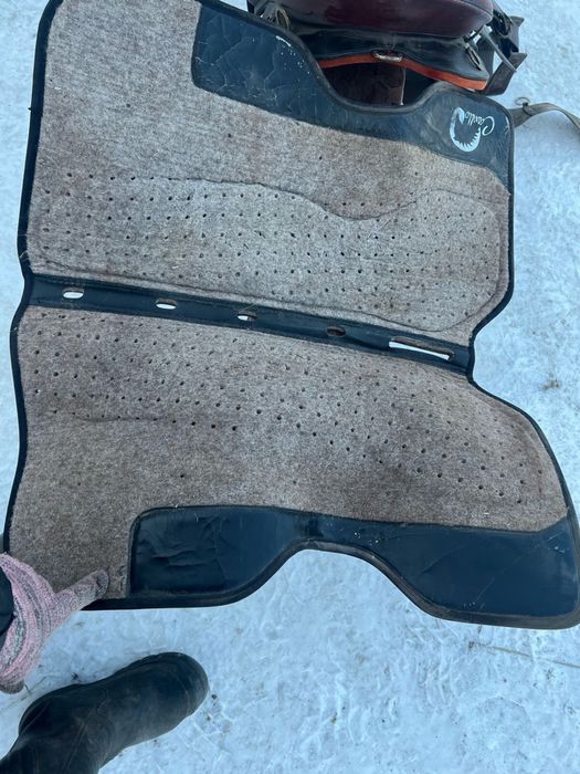 Ертоқым, седло