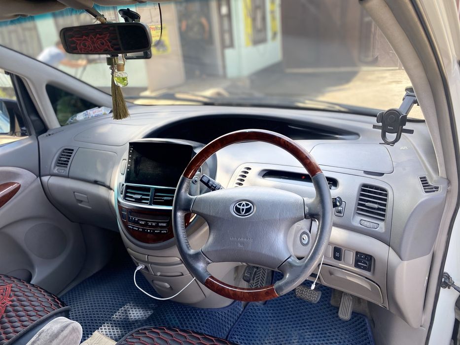 Тайота Естима