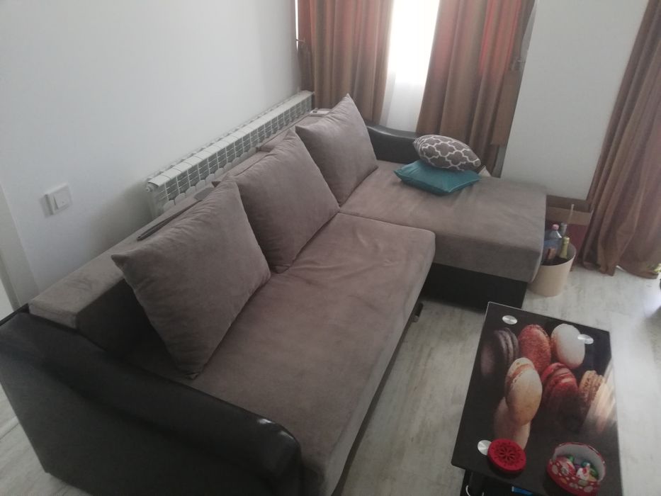 Închiriez apartament cu doua camere.