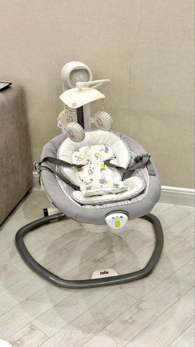 Продам кресло качелю Joie