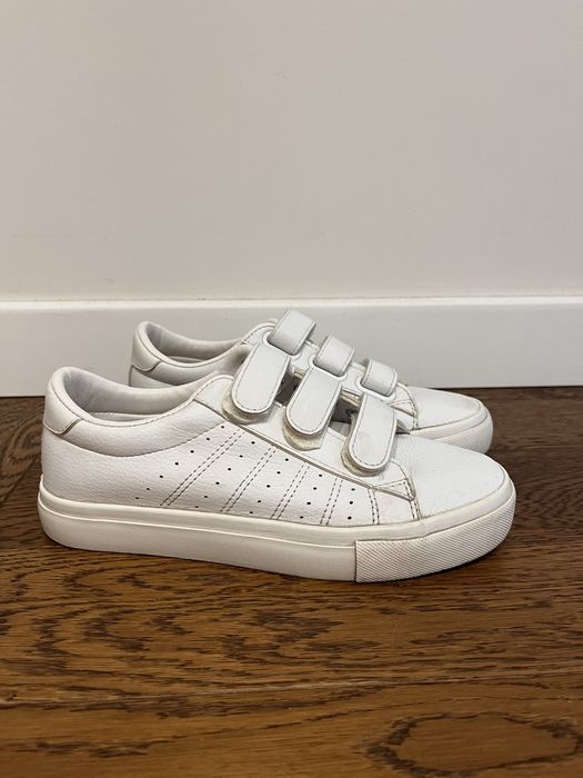 Продам белые кеды