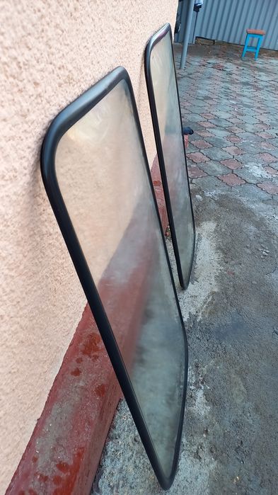 Продам на газель боковые стекла