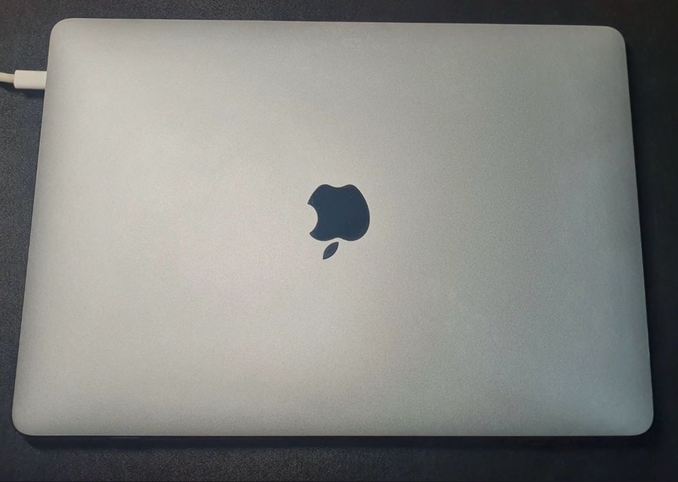 Продам MacBook Pro 13 дюймовый 2019 года