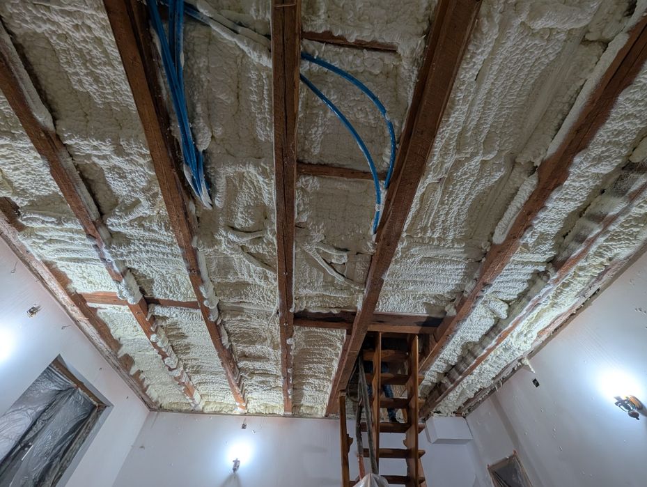 Izolație cu Spumă Poliuretanică – Eficiență Maxima!