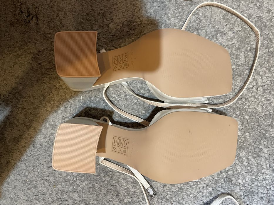 Tocuri cu fundă din satin