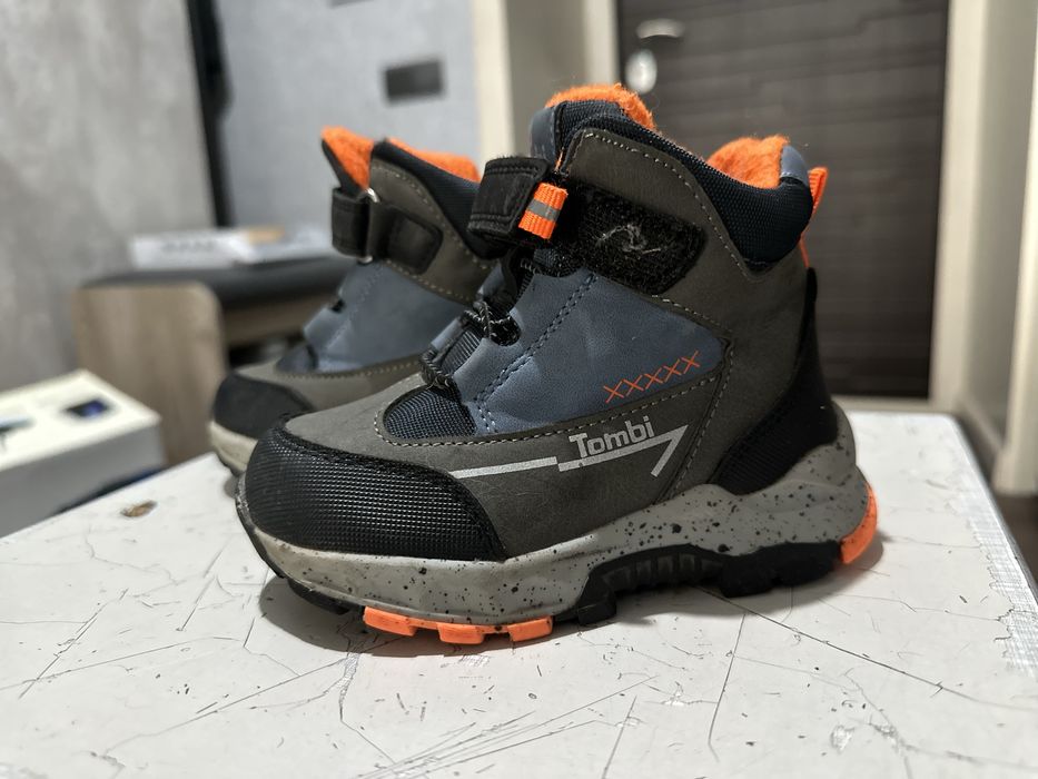 Продам детские ботинки