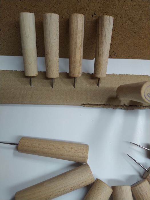 Продавам шило с дървена дръжка