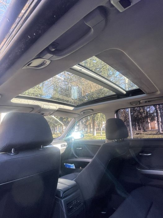 Vand sa schimb cu dacia lodgy