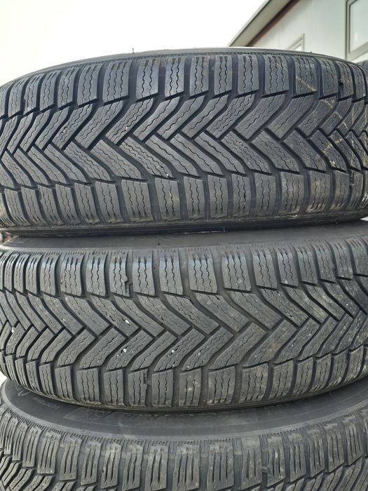 2 Броя 205/60/16 Michelin 7,6mm 2021DOT