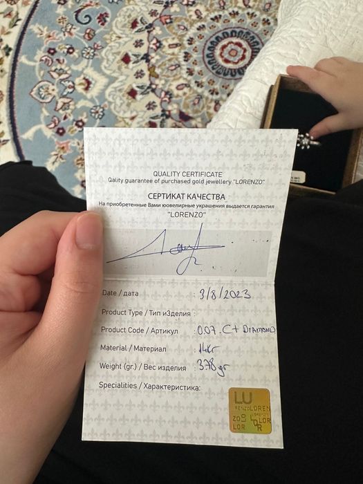 Продаю серьги золотые с бриллиантами