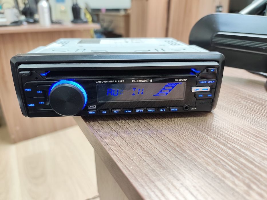 Магнитола юсб,аукс, читает диски