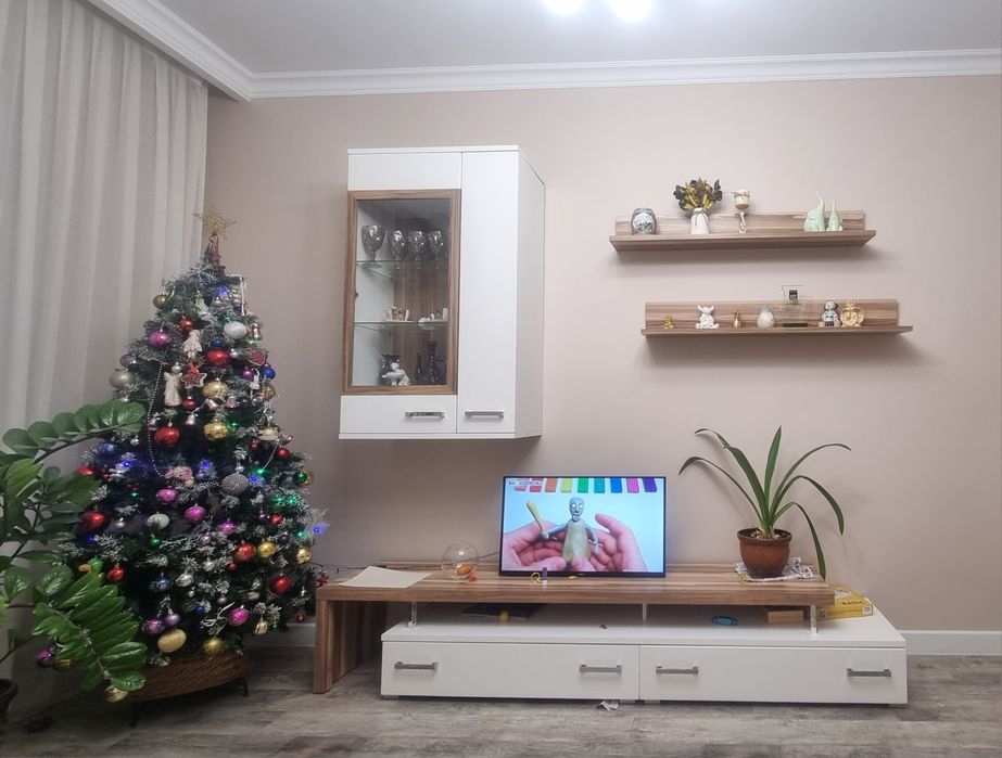 Продам горку для гостиной