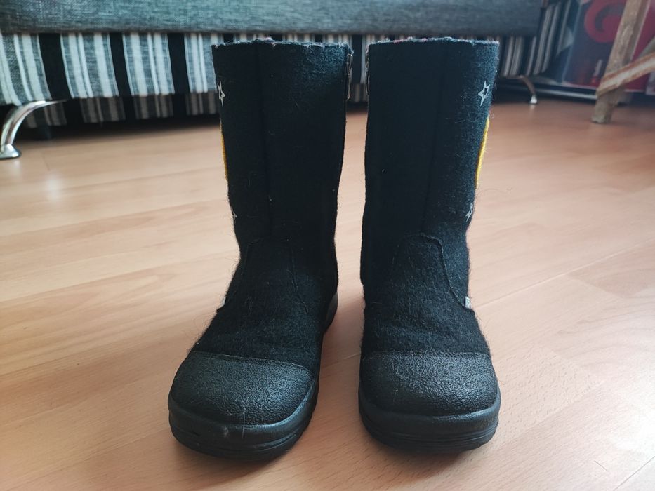 Продаю детские валенки
