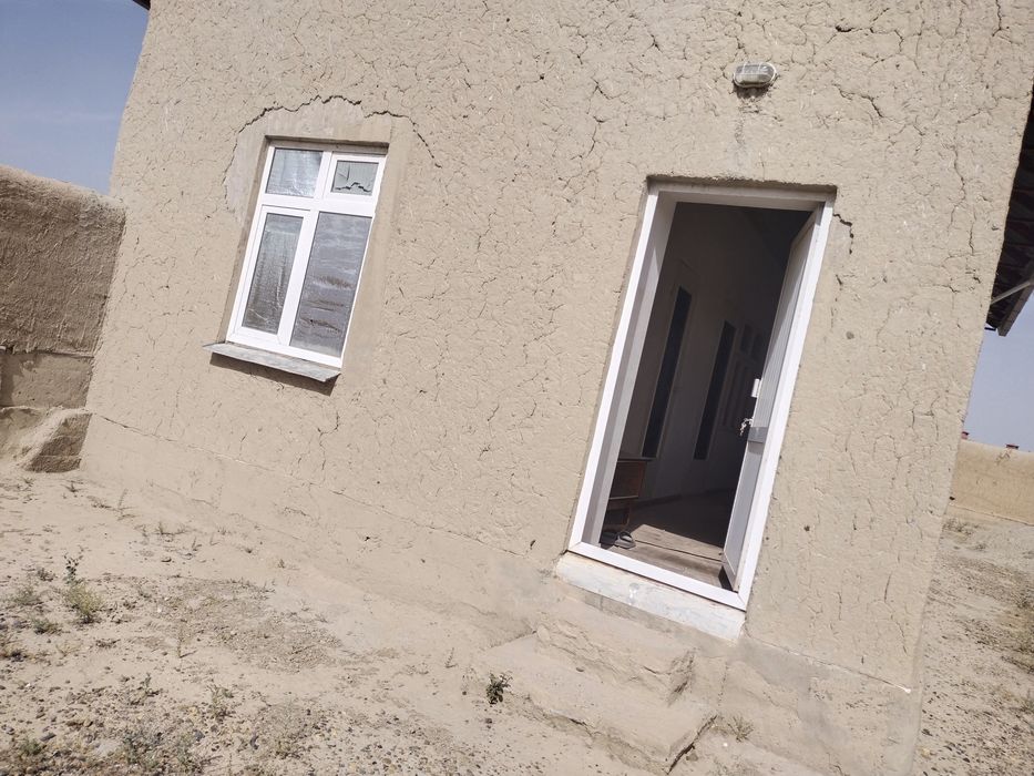 Курилиши тугалланмаган ховли