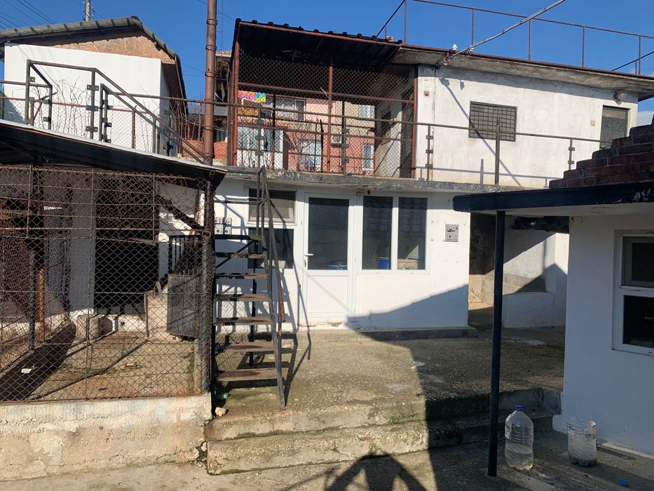 Едноетажна къща с гараж