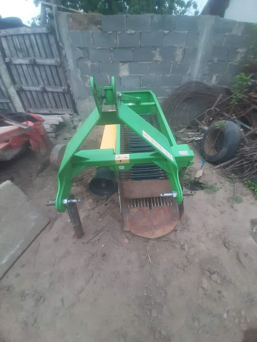 Vândă scos cartofi bomet an stare foarte bună