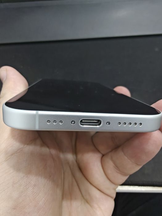 Продается телефор.iPhone 17 LLA white