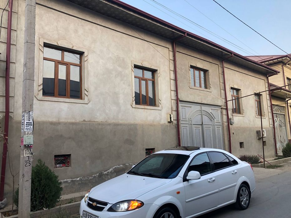 Hovli srochni sotiladi