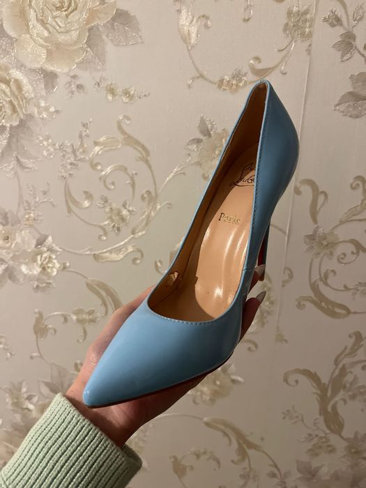 Vând pantofi stiletto Christian Louboutin