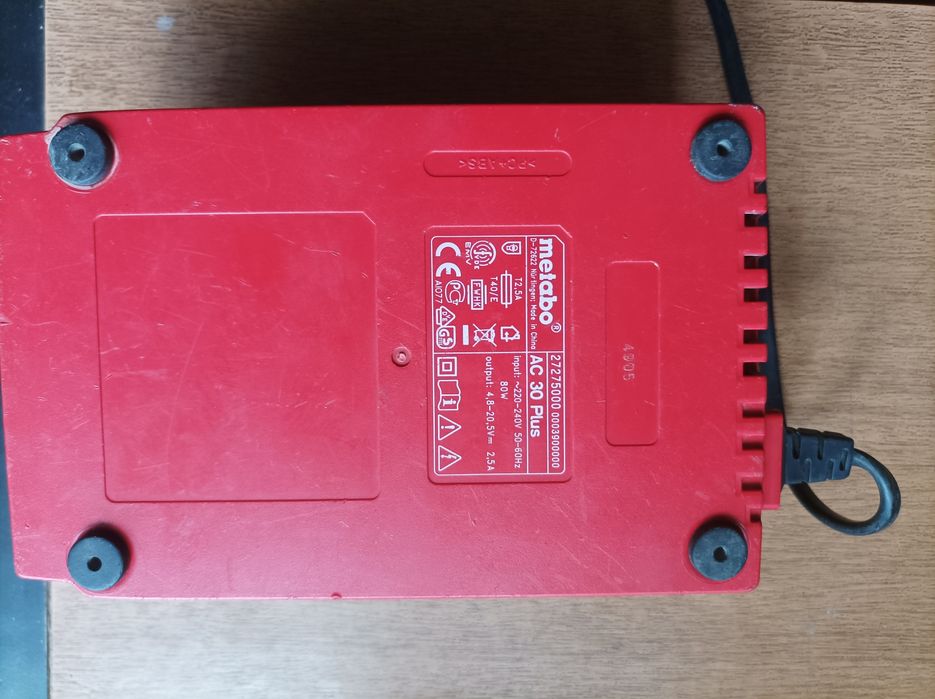 Зарядно за винтоверт