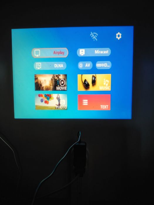 Мини лед проектор + Смарт гривна (подарък)