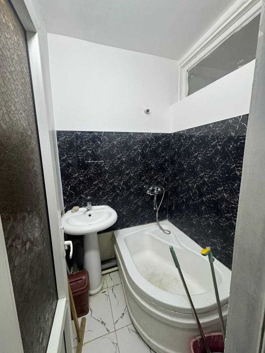 770 Продаётся квартира 2хкомнатная кирпич, ориентир Поворот