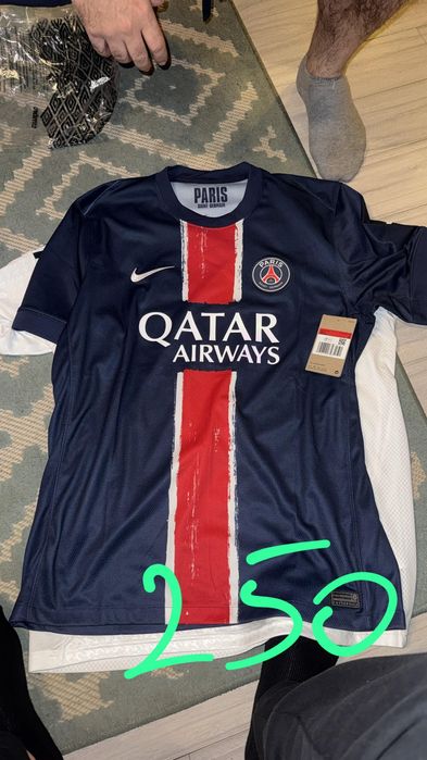 Tricouri noi originale