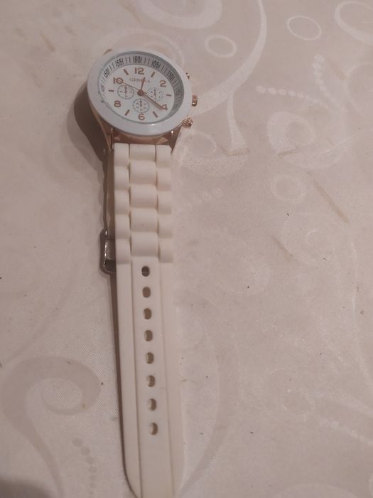 Часы наручные женские