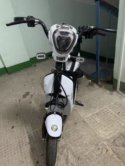 Скутер Sk8 белый б/у