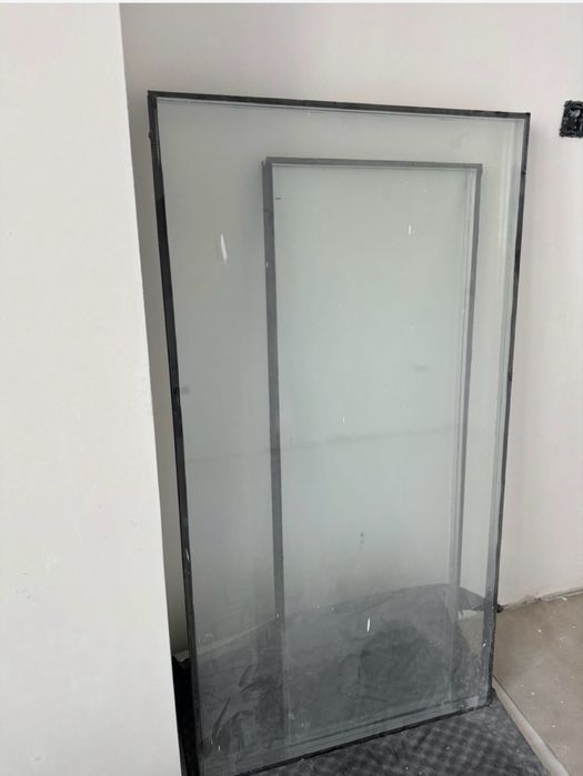 Пластиковое балконная окно с дверью