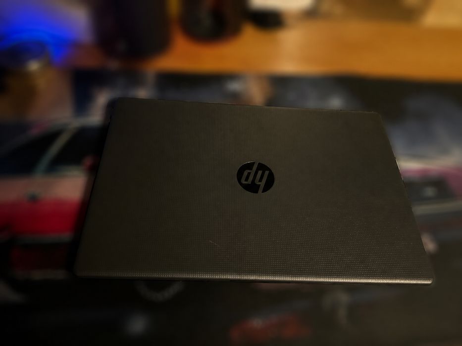 Продавам чисто нов HP Laptop на няколко месеца