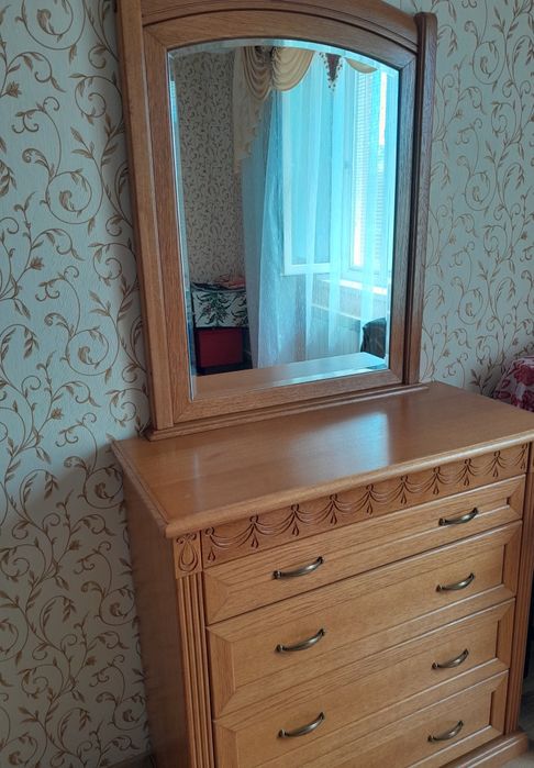 Продам спальный гарнитур